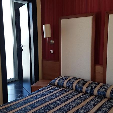 Hotel Promenade Universale Cesenatico Esterno foto