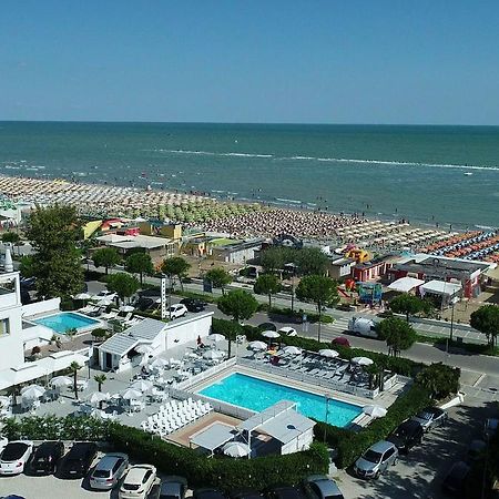 Hotel Promenade Universale Cesenatico Esterno foto