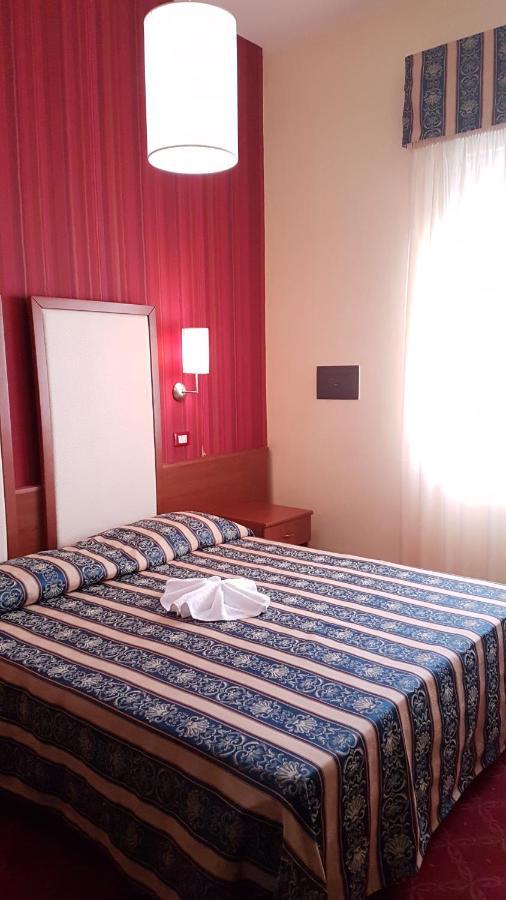 Hotel Promenade Universale Cesenatico Esterno foto