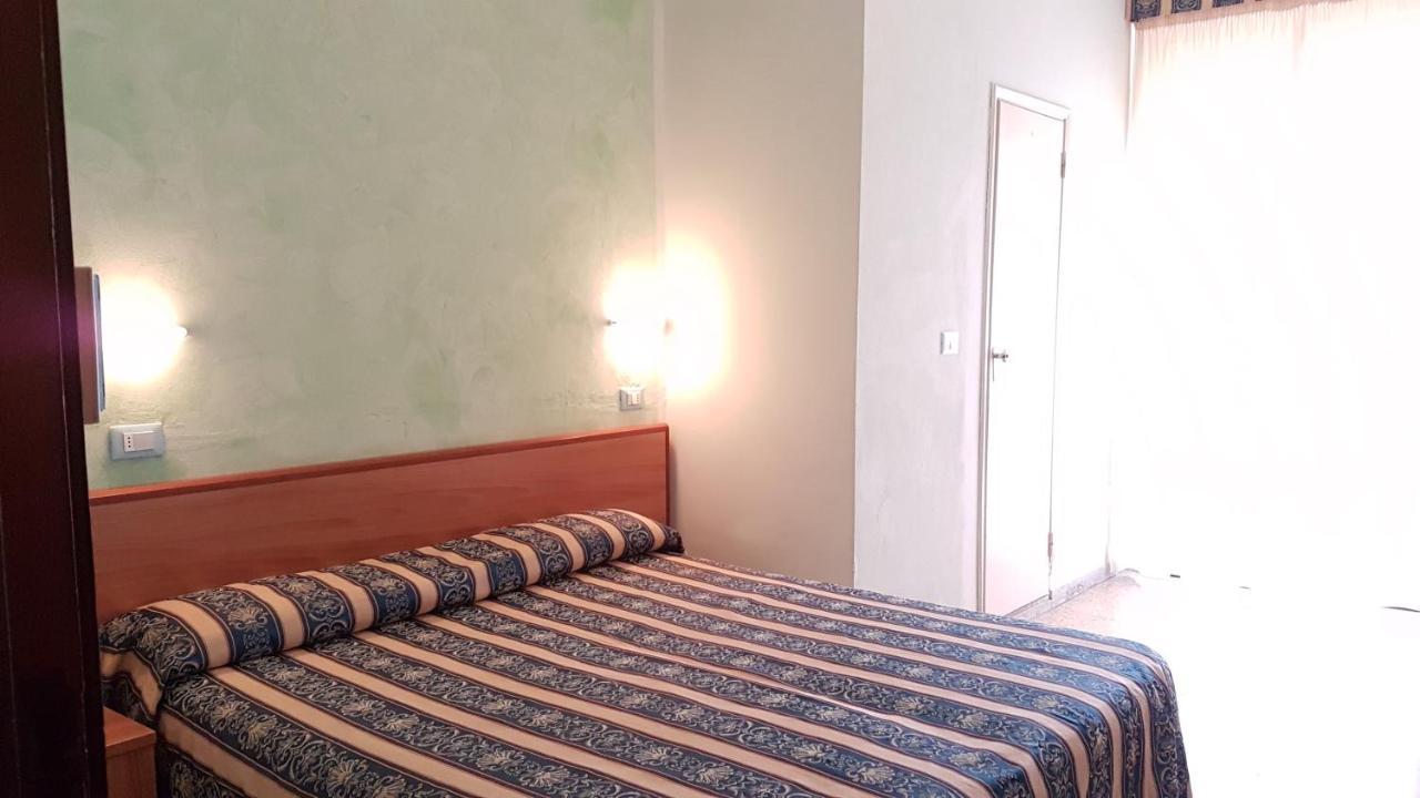 Hotel Promenade Universale Cesenatico Esterno foto
