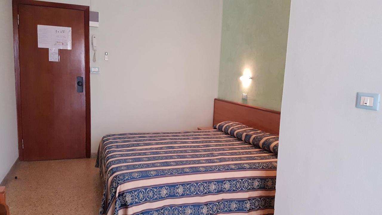 Hotel Promenade Universale Cesenatico Esterno foto