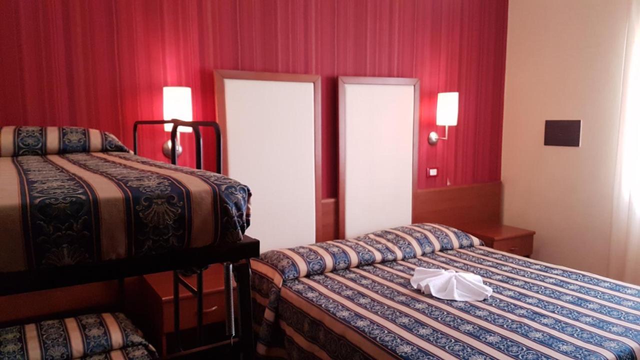 Hotel Promenade Universale Cesenatico Esterno foto