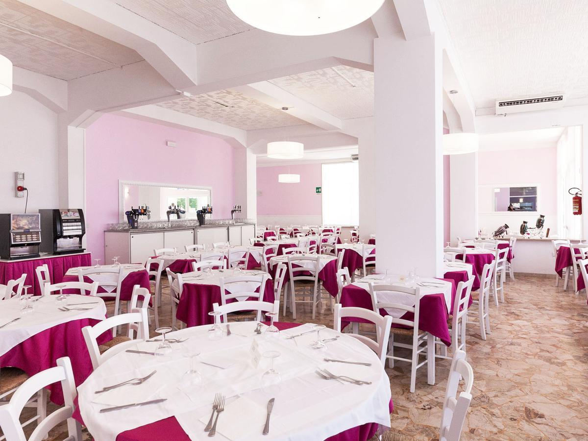 Hotel Promenade Universale Cesenatico Esterno foto