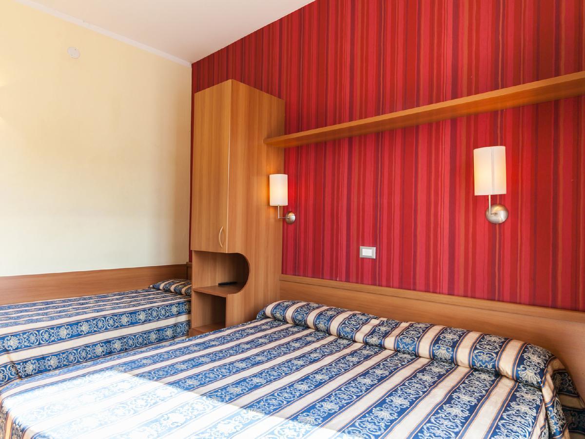 Hotel Promenade Universale Cesenatico Esterno foto