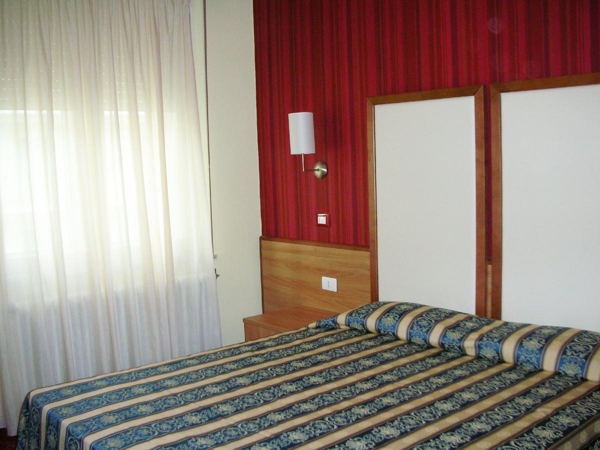 Hotel Promenade Universale Cesenatico Esterno foto