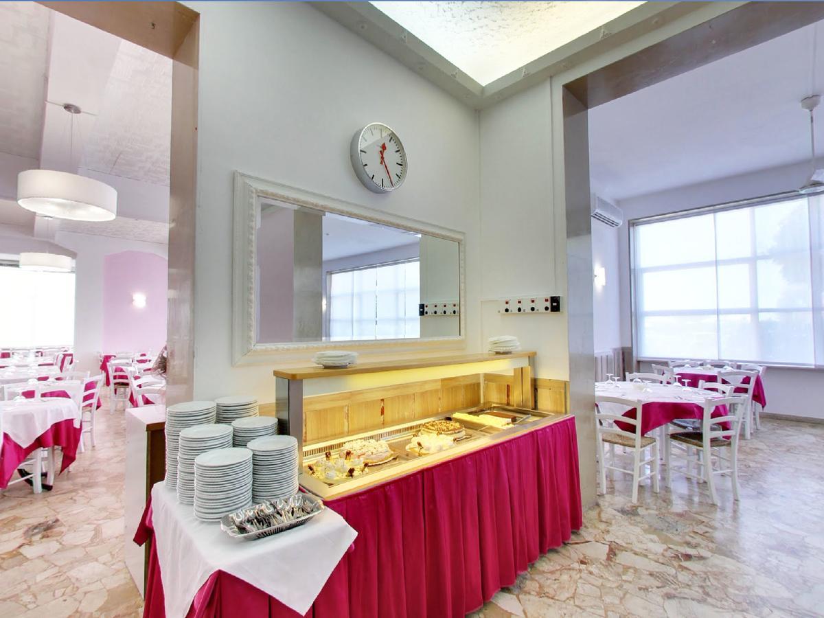 Hotel Promenade Universale Cesenatico Esterno foto