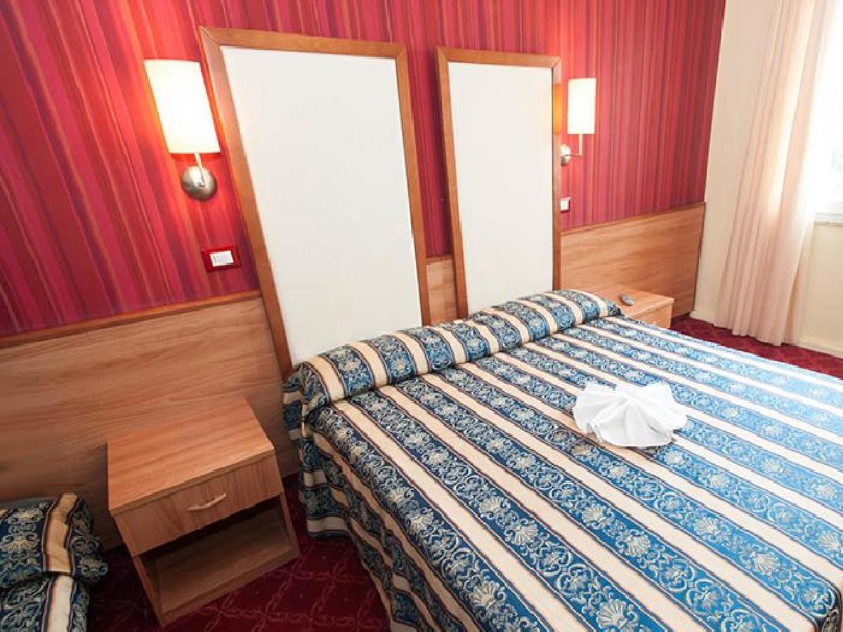 Hotel Promenade Universale Cesenatico Esterno foto