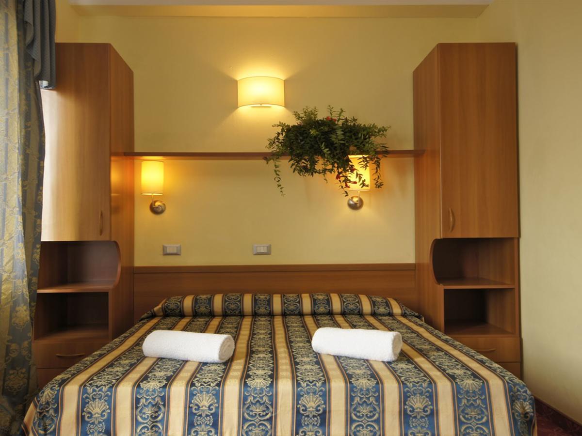 Hotel Promenade Universale Cesenatico Esterno foto
