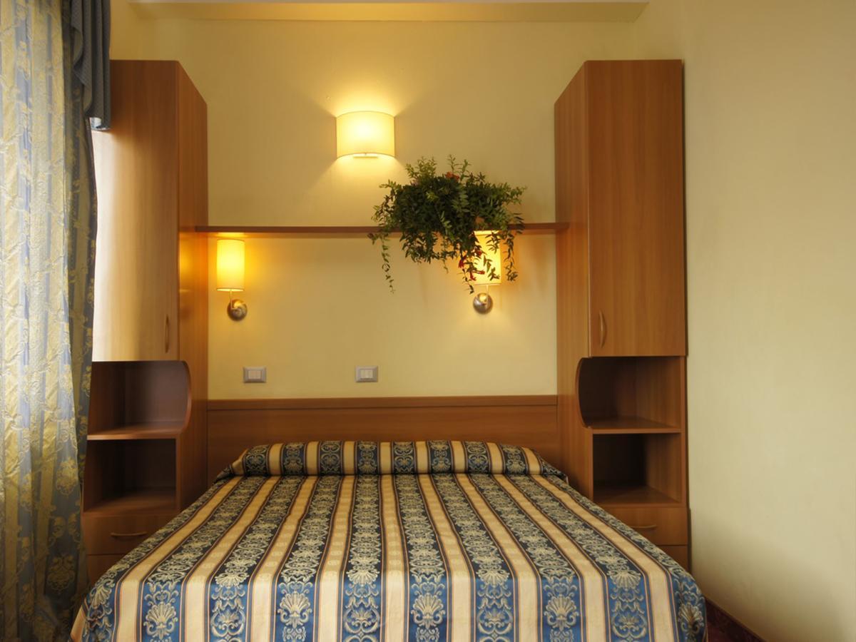 Hotel Promenade Universale Cesenatico Esterno foto