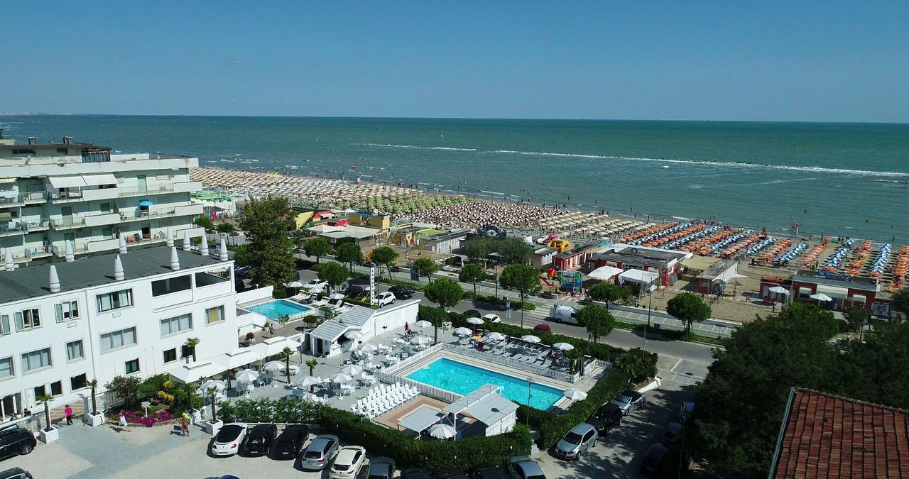 Hotel Promenade Universale Cesenatico Esterno foto