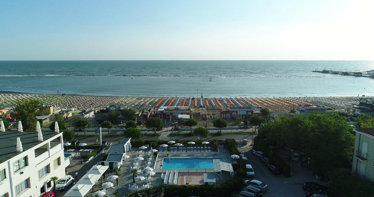 Hotel Promenade Universale Cesenatico Esterno foto