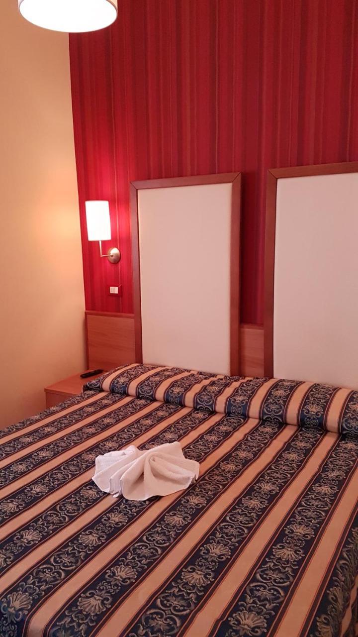 Hotel Promenade Universale Cesenatico Esterno foto