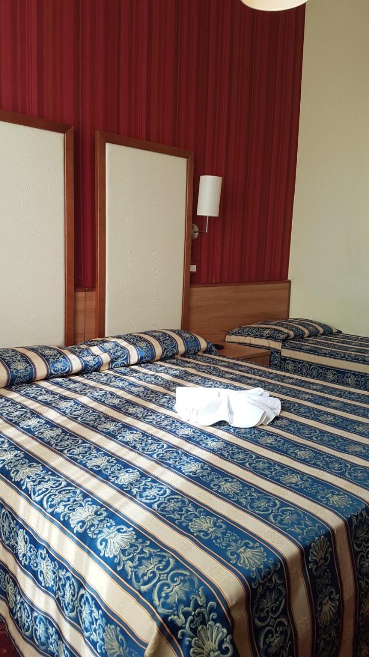 Hotel Promenade Universale Cesenatico Esterno foto