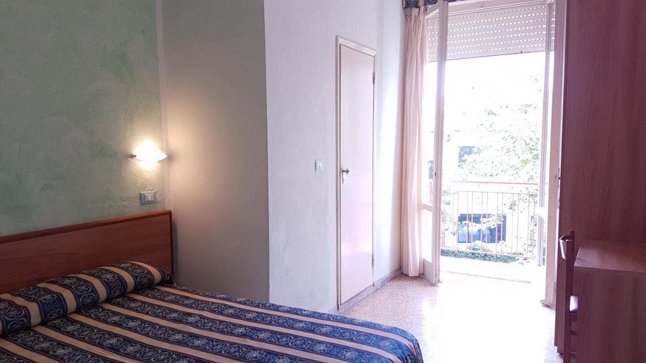 Hotel Promenade Universale Cesenatico Esterno foto