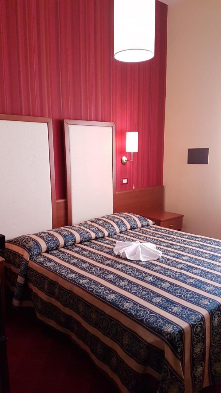 Hotel Promenade Universale Cesenatico Esterno foto
